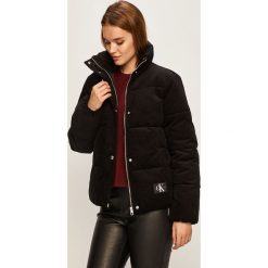 Calvin Klein Jeans - Kurtka. Czarne kurtki damskie Calvin Klein Jeans, s, bez wzorów, z bawełny, krótkie, bez kaptura. W wyprzedaży za 719,90 zł.