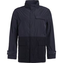 Club Monaco COLOR BLOCK Kurtka wiosenna black multi. Czarne kurtki męskie marki Club Monaco, s, bez wzorów, z poliesteru, bez kaptura. W wyprzedaży za 584,55 zł.