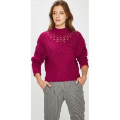 Guess Jeans - Sweter. Czarne swetry damskie marki Guess Jeans, m, z aplikacjami, z wełny, z krótkim rękawem, krótkie, bez kaptura. W wyprzedaży za 229,90 zł.