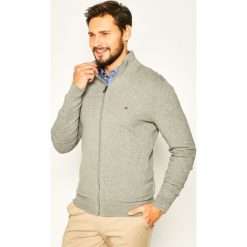 Sweter TOMMY HILFIGER Zig Zag Structured MW0MW13658. Niebieskie swetry męskie TOMMY HILFIGER, s, bez wzorów, z bawełny, klasyczne, z klasycznym kołnierzykiem, bez kaptura. Za 599,00 zł.