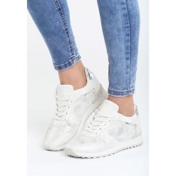 Białe Sneakersy Bring Me Down. Białe sneakersy damskie Born2be. Za 69,99 zł.