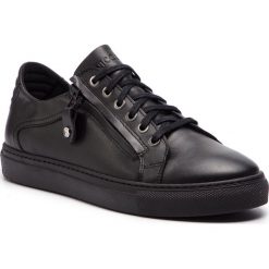 Sneakersy NIK - 03-0916-01-8-01-02 Czarny. Czarne sneakersy męskie Nik, bez zapięcia. W wyprzedaży za 199,00 zł.