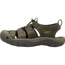 Keen NEWPORT EVO Sandały trekkingowe fairway/dark olive. Zielone sandały męskie skórzane Keen. Za 449,00 zł.