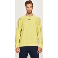 Adidas Originals - Bluza. Żółte bluzy męskie adidas Originals, m, z aplikacjami, z bawełny, z okrągłym kołnierzem, bez rękawów, bez kaptura. W wyprzedaży za 229,90 zł.