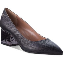 Półbuty POLLINI - SA10165G16TE100A W.Shoe. Czarne półbuty damskie marki Pollini, na co dzień, bez wzorów, ze skóry, eleganckie, bez obcasa, na obcasie, bez zapięcia. W wyprzedaży za 739,00 zł.