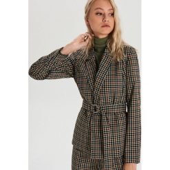 Marynarka w kratkę z paskiem - Beżowy. Brązowe marynarki damskie Cropp, s, w kratkę. Za 159,99 zł.