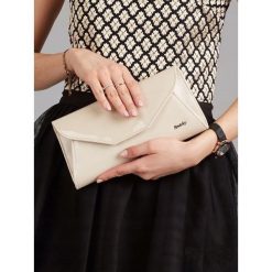Kopertówka wizytowa ecru Rovicky - ecru. Szare kopertówki damskie ROVICKY, w paski, ze skóry ekologicznej, eleganckie, na ramię, małe, bez dodatków. Za 54,99 zł.