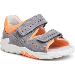 Sandały SUPERFIT - 6-00030-26 S Hellgrau/Orange. Szare sandały chłopięce Superfit, ze skóry, bez zapięcia. W wyprzedaży za 179,00 zł.