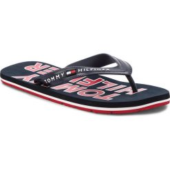 Japonki TOMMY HILFIGER - Sporty Beach Sandal FM0FM01673 Midnight 403. Niebieskie klapki męskie TOMMY HILFIGER, z tworzywa sztucznego, bez zapięcia. W wyprzedaży za 99,00 zł.