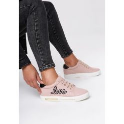Różowe Sneakersy Evening Runner. Różowe sneakersy damskie Renee. Za 49,99 zł.