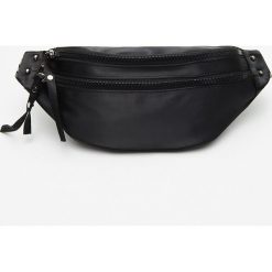 Saszetka typu nerka - Czarny. Czarne nerki damskie Cropp, bez wzorów, bez dodatków. Za 59,99 zł.