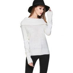 Sweter w kolorze białym. Białe swetry damskie Swetry na chłodne dni, bez wzorów, z dzianiny, bez rękawów, bez kaptura. W wyprzedaży za 114,95 zł.