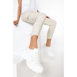Białe Sneakersy Molmellia. Białe sneakersy damskie Born2be. W wyprzedaży za 99,99 zł.