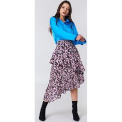 NA-KD Boho Asymetryczna spódnica z podwójną falbaną - Pink,Multicolor. Różowe spódniczki damskie marki NA-KD Boho, bez wzorów, boho, z podwyższonym stanem, asymetryczne. W wyprzedaży za 36,58 zł.