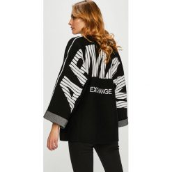 Armani Exchange - Kardigan. Czarne kardigany damskie marki Armani Exchange, s, bez wzorów, z bawełny, z krótkim rękawem, krótkie, bez kaptura. Za 649,90 zł.