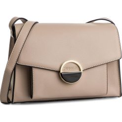 Torebka PUCCINI - BT19670 Taupe 2B. Brązowe listonoszki damskie Puccini, bez wzorów, ze skóry ekologicznej, bez dodatków. W wyprzedaży za 139,00 zł.