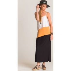 Wielokolorowa sukienka maxi Armani Exchange na ramiączkach. Pomarańczowe sukienki damskie Armani Exchange, na imprezę, s, z aplikacjami, bez kołnierzyka, bez rękawów, maxi. Za 351,60 zł.