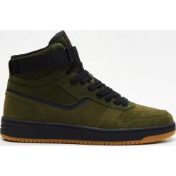 Wysokie sneakersy - Khaki. Brązowe sneakersy męskie marki Cropp, bez zapięcia. Za 179,99 zł.
