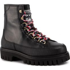 Trapery TOMMY HILFIGER Fashion Leather Monogram Boot FM0FM02584. Czarne buty trekkingowe męskie TOMMY HILFIGER, bez zapięcia, trekkingowe. W wyprzedaży za 639,00 zł.