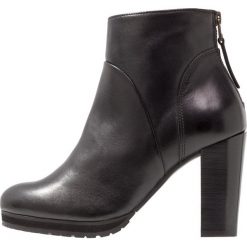 Lazamani Botki na obcasie black. Czarne botki damskie na obcasie marki Lazamani, z materiału. Za 549,00 zł.