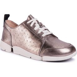 Sneakersy CLARKS - TriAmelia Edge 261503994 Stone. Pomarańczowe półbuty damskie Clarks, ze skóry. W wyprzedaży za 339,00 zł.