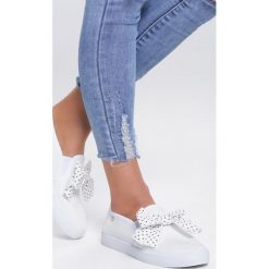 Białe Slip On Friends. Białe trampki i tenisówki damskie Renee, bez wzorów, bez zapięcia. Za 39,99 zł.