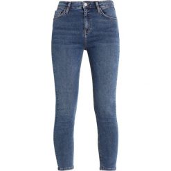 Topshop TUCAN HEM JAMIE Jeans Skinny Fit middenim. Niebieskie rurki damskie marki Topshop. W wyprzedaży za 209,30 zł.