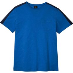 T-shirt z kontrastowym elementem na ramieniu bonprix lazurowo-ciemnoniebieski. Niebieskie koszulki męskie bonprix, xl, bez wzorów, z kontrastowym kołnierzykiem, bez rękawów. Za 42,99 zł.