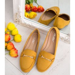 Mokasyny damskie Abloom 9988-128 Żółte. Żółte mokasyny damskie ABLOOM, z tworzywa sztucznego, eleganckie, na płaskiej podeszwie. Za 59,00 zł.