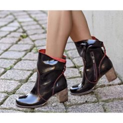 Botki na słupku - skóra naturalna - model 497 - kolor czerwony naplak. Czerwone botki damskie Zapato, na zimę, z jeansu, klasyczne, za kostkę, bez obcasa, na obcasie, na klamry. Za 399,00 zł.