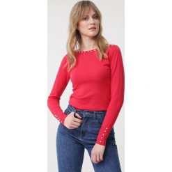 Czerwony Sweter Sinéad. Czerwone swetry damskie Born2be, s, bez wzorów, klasyczne, z długim rękawem, długie, bez kaptura. Za 69,99 zł.