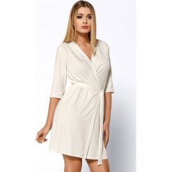Elegancki szlafrok Helen Ecru. Szare szlafroki damskie marki Hamana, w koronkowe wzory, z wiskozy. Za 123,99 zł.
