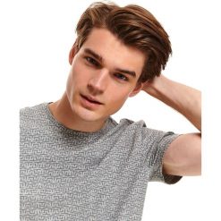 T-shirt strukturalny. Szare t-shirty męskie Top Secret, na jesień, xl, bez wzorów, z bawełny, klasyczne, z klasycznym kołnierzykiem, krótkie. W wyprzedaży za 39,99 zł.