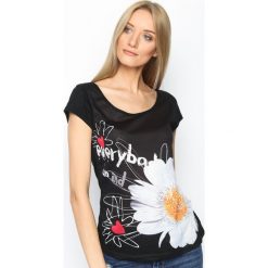 Czarny T-shirt Margaret Flower. Czarne bluzki damskie Born2be, l. Za 34,99 zł.