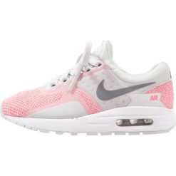 Nike Sportswear AIR MAX SE (GS) Tenisówki i Trampki pure platinum/cool grey/hot punch. Szare trampki dziewczęce Nike Sportswear, z gumy, klasyczne. W wyprzedaży za 314,30 zł.