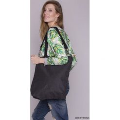 Torba damska na ramię grafit. Szare torebki klasyczne damskie marki Pakamera, w paski, na ramię, bez dodatków. Za 147,00 zł.