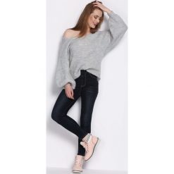 Granatowe Jeansy Bargain. Niebieskie jeansy damskie Born2be, s, bez wzorów, z jeansu. Za 79,99 zł.