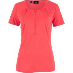 Shirt z krótkim rękawem i plisą guzikową, z lejącego modalu bonprix koralowy. Czerwone koszulki damskie bonprix, bez wzorów, bez kołnierzyka, z krótkim rękawem. Za 27,99 zł.