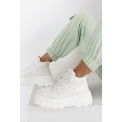 Białe Sneakersy Coraenia. Białe sneakersy damskie Born2be. W wyprzedaży za 159,99 zł.