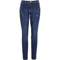 Cellbes Spodnie typu boyfriend z ozdobnymi guzikami ciemnoniebieski denim female niebieski 48. Niebieskie jeansy damskie Cellbes. Za 199,00 zł.