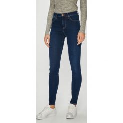 Wrangler - Jeansy Cosy Feel. Niebieskie jeansy damskie z wysokim stanem marki Wrangler, l. W wyprzedaży za 249,90 zł.