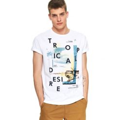 T-shirt z nadrukiem. Białe t-shirty męskie Top Secret, na zimę, xxl, z nadrukiem, z bawełny, wakacyjne, bez kołnierzyka. W wyprzedaży za 29,99 zł.