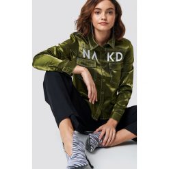 NA-KD Trend Koszula NA-KD - Green. Zielone koszule body marki NA-KD Trend, z nadrukiem, z kontrastowym kołnierzykiem. W wyprzedaży za 73,17 zł.