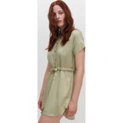 Sukienka z Tencelu™Lyocellu - Zielony. Zielone sukienki damskie Reserved, bez wzorów, z lyocellu, bez kołnierzyka, bez rękawów. W wyprzedaży za 49,99 zł.