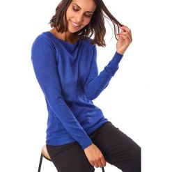 Sweter w kolorze niebieskim. Niebieskie swetry damskie L'étoile du cachemire, bez wzorów, z kaszmiru, klasyczne, bez rękawów, bez kaptura. W wyprzedaży za 89,95 zł.