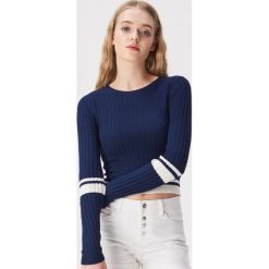 Krótki sweter w prążki - Granatowy. Niebieskie swetry damskie Sinsay, s, bez wzorów, z krótkim rękawem, krótkie, bez kaptura. W wyprzedaży za 19,99 zł.