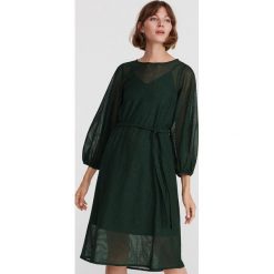 Sukienka z bufiastymi rękawami - Khaki. Brązowe sukienki damskie Reserved, s, bez wzorów, bez kołnierzyka, bez rękawów. W wyprzedaży za 79,99 zł.