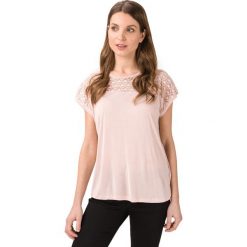 Vero Moda Sofia Top Różowy. Różowe bluzki damskie Vero Moda, xs, w koronkowe wzory, z poliesteru, bez kołnierzyka, z krótkim rękawem. Za 87,95 zł.