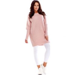 Długi oversize'owy sweter różowy. Różowe swetry damskie Tagless, xl, bez wzorów, z wełny, z długim rękawem, długie, bez kaptura. Za 149,00 zł.