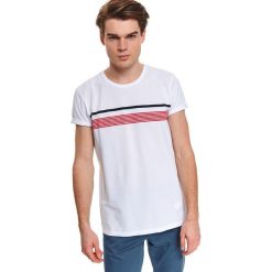T-shirt z nadrukiem. Białe t-shirty męskie Top Secret, na lato, xl, z nadrukiem, z bawełny, klasyczne, z klasycznym kołnierzykiem, krótkie. W wyprzedaży za 34,99 zł.
